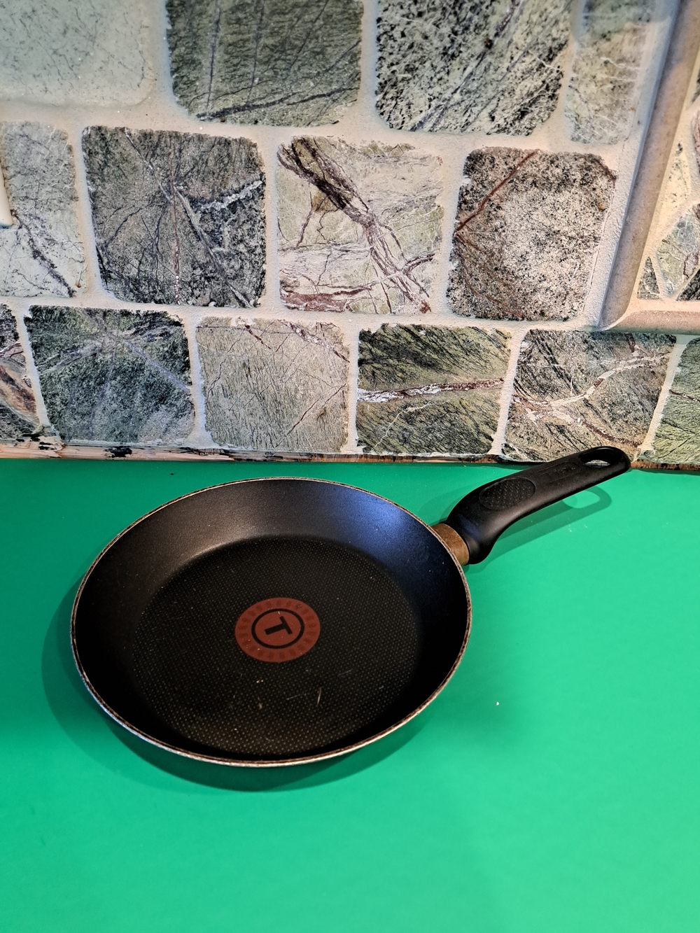 T-fal Nonstick Frying Pan in Black 8"
